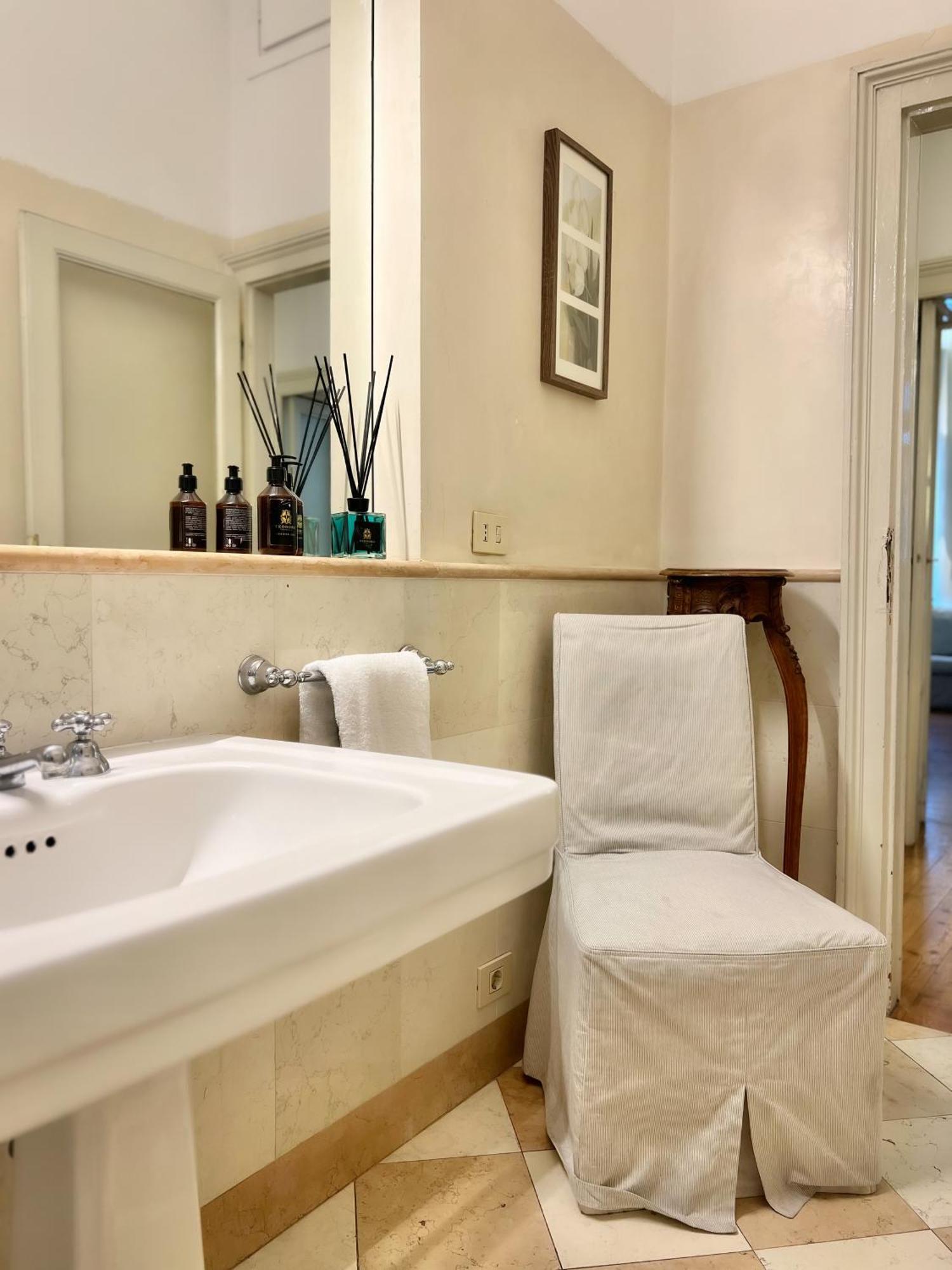 Comecasa 2 Bedrooms Apartment In Via Curtatone Milano Ngoại thất bức ảnh